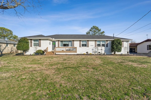 single story home featuring a front yard