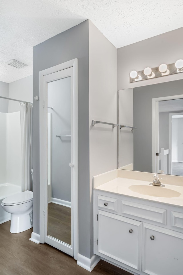 214 Cedarwood Ln Unit 214, Madison, TN 37115 - full bathroom with a textured ceiling, wood finished floors, vanity, and curtained shower