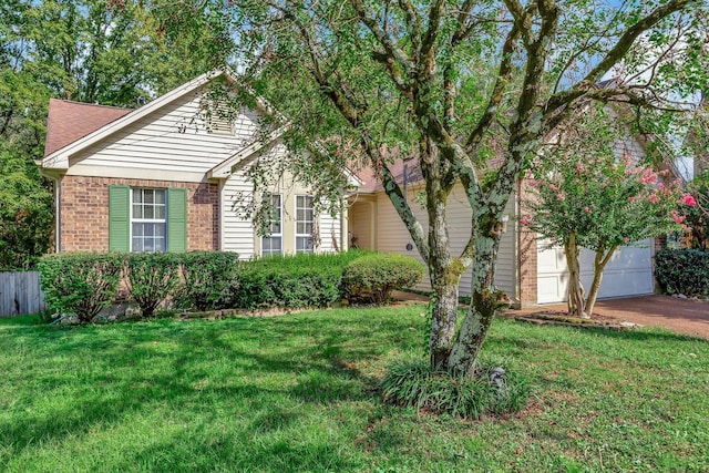 view of front of property with a front yard