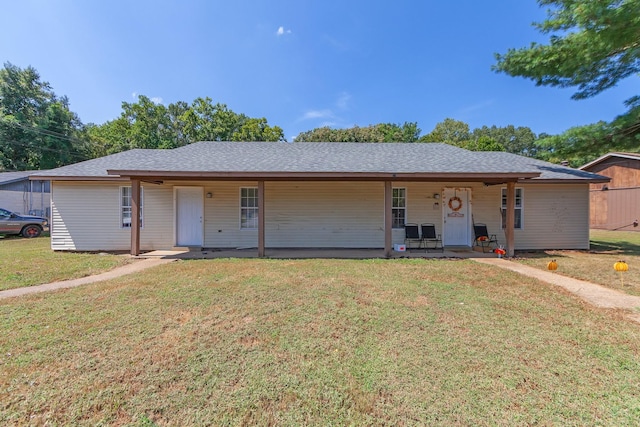 ranch-style house featuring a front lawn