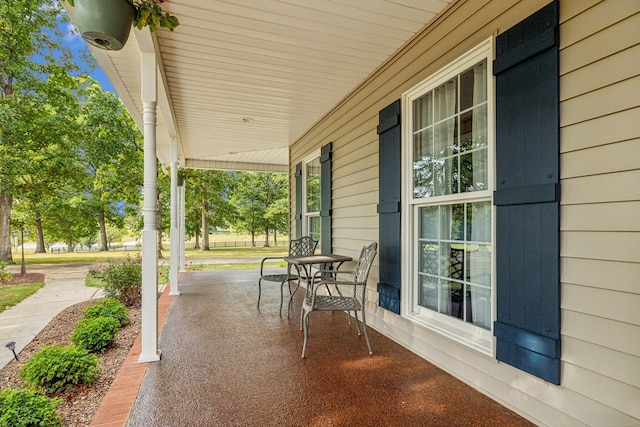 view of patio / terrace with covered porch