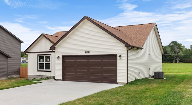 view of front of house featuring central air condition unit and a front lawn