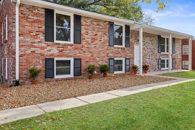 raised ranch featuring a front lawn