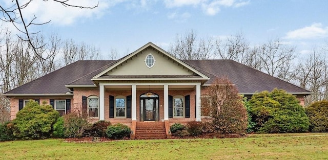 view of front of property featuring covered porch and a front lawn