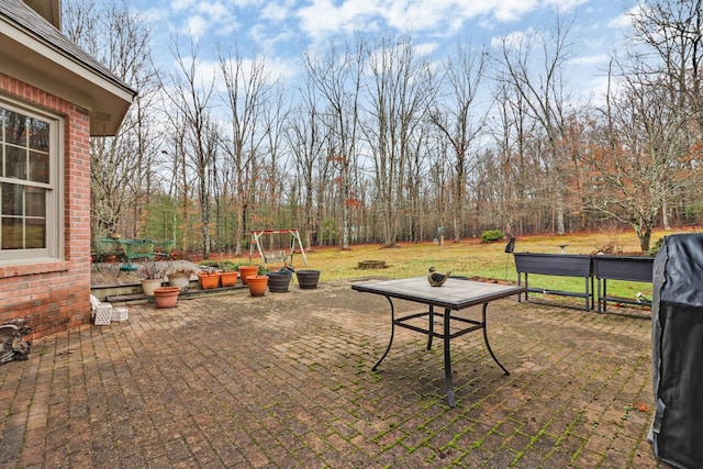 view of yard featuring a patio