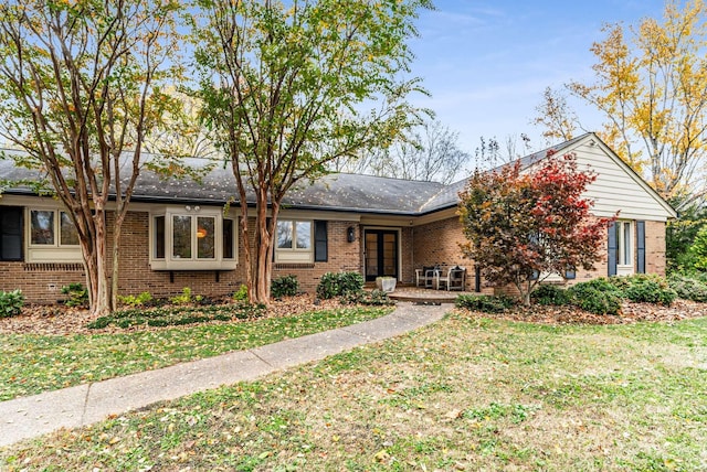 view of front of house with a front yard