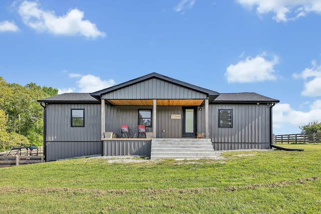 view of front of house with a front lawn