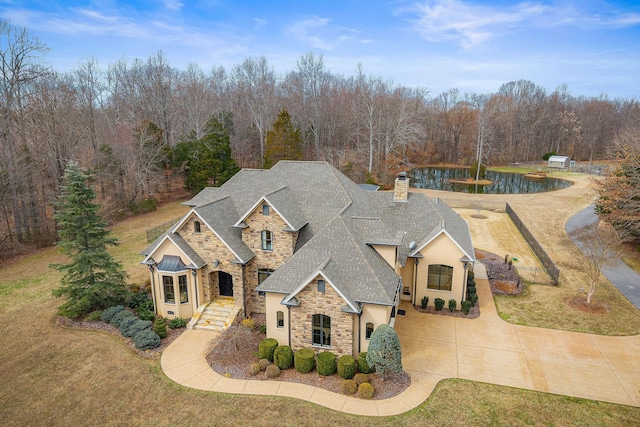 view of front of house featuring a front lawn