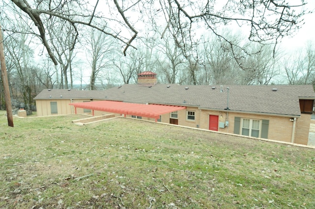 back of house featuring a lawn