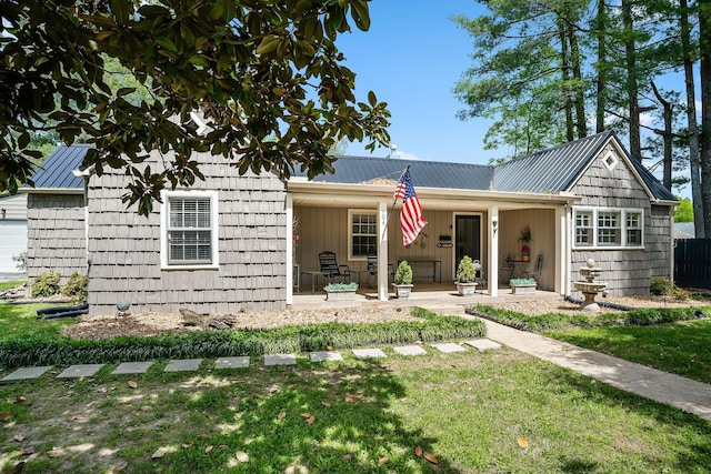 ranch-style home with a front yard