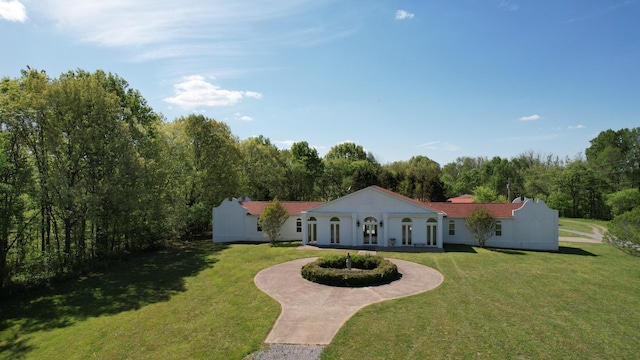 view of front of house with a front lawn