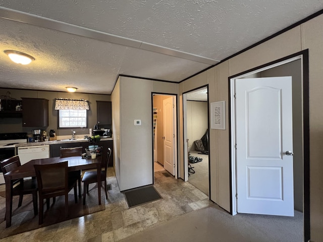 dining area featuring sink and a textured ceiling