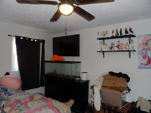 bedroom featuring ceiling fan and a textured ceiling