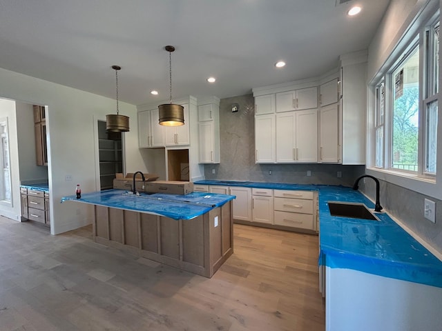 4928 Elmview Ct, Smyrna, TN 37167 - kitchen featuring a sink, light wood-style floors, a kitchen island with sink, white cabinets, and recessed lighting