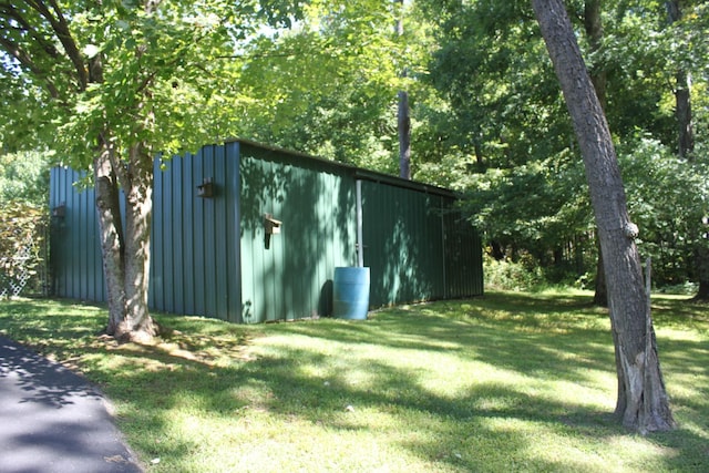 view of outdoor structure featuring a lawn