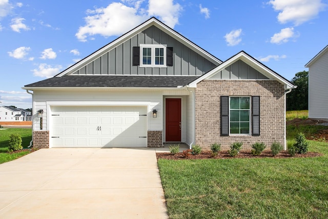 craftsman inspired home with a front yard