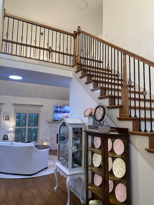 5107 General Eisenhower Dr, Murfreesboro, TN 37129 - stairway featuring wood finished floors and a towering ceiling