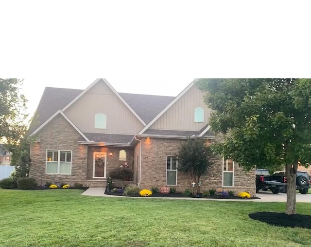 5107 General Eisenhower Dr, Murfreesboro, TN 37129 - craftsman house with a front yard