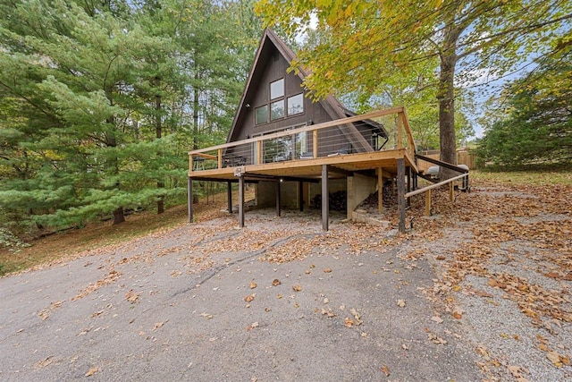 view of front facade featuring a wooden deck