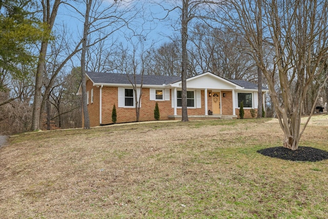 ranch-style house featuring a front yard