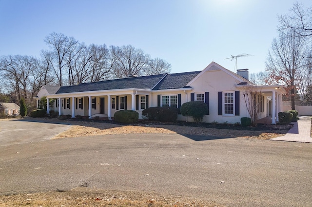 ranch-style house with a porch