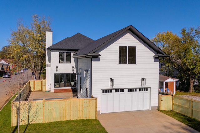 view of front facade featuring a garage