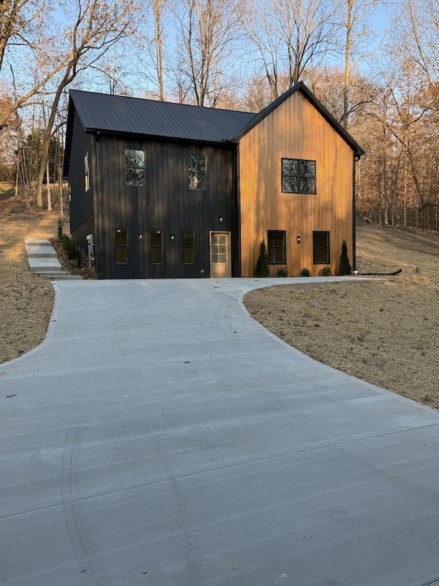 view of outdoor structure