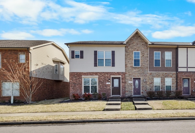 view of front of property featuring a front yard