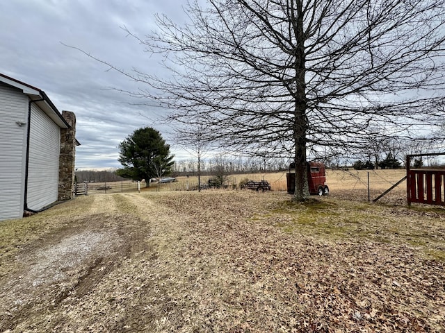 view of yard featuring a rural view