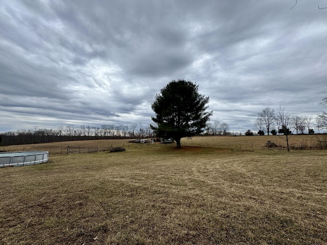 view of yard featuring a rural view