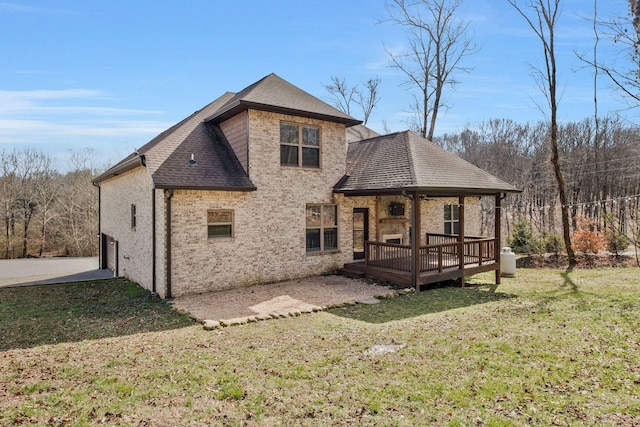 view of front of property featuring a garage, a deck, and a front yard