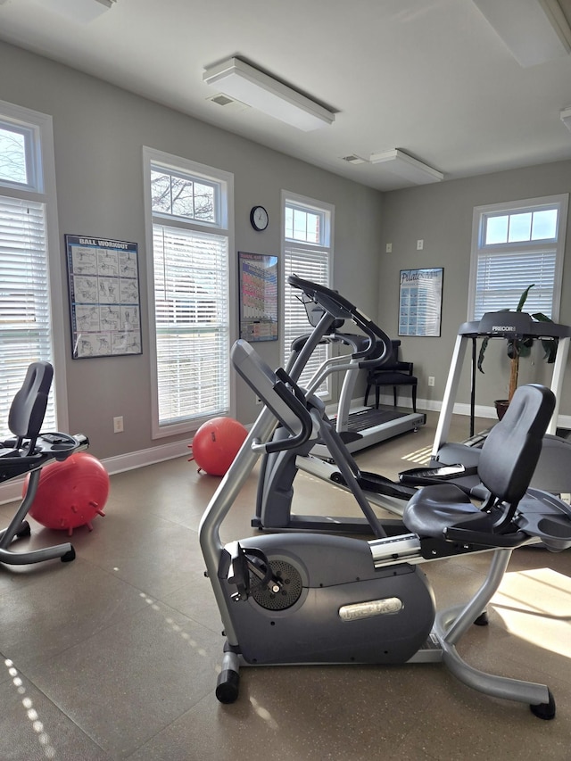 exercise room featuring baseboards