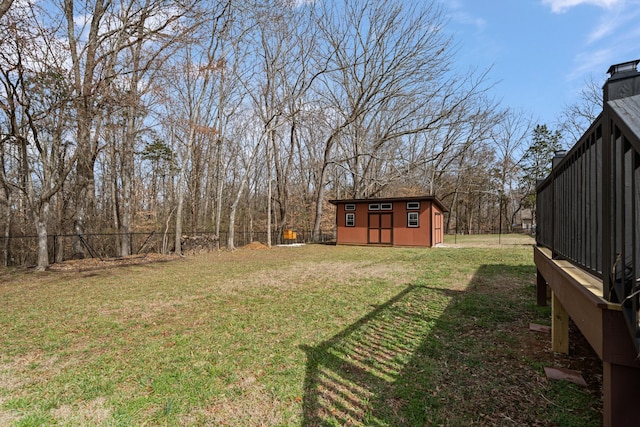 view of yard with a storage shed