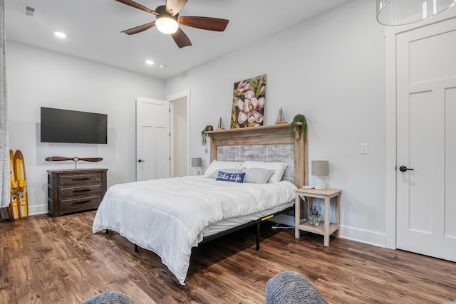 bedroom with dark wood-type flooring and ceiling fan