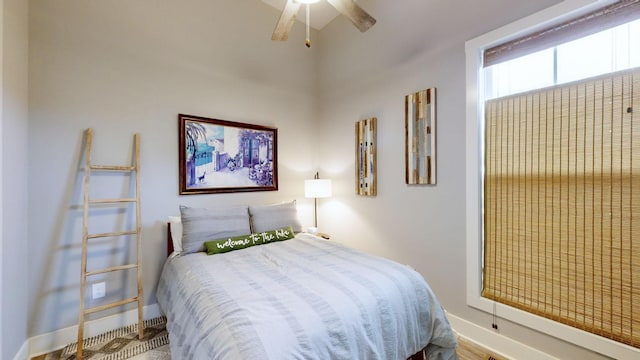 bedroom with ceiling fan