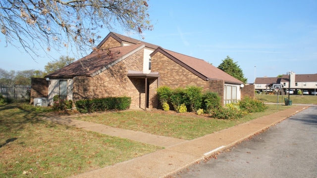 view of front of home with a front lawn