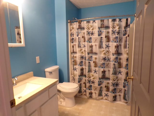 bathroom with toilet, a shower with shower curtain, and vanity