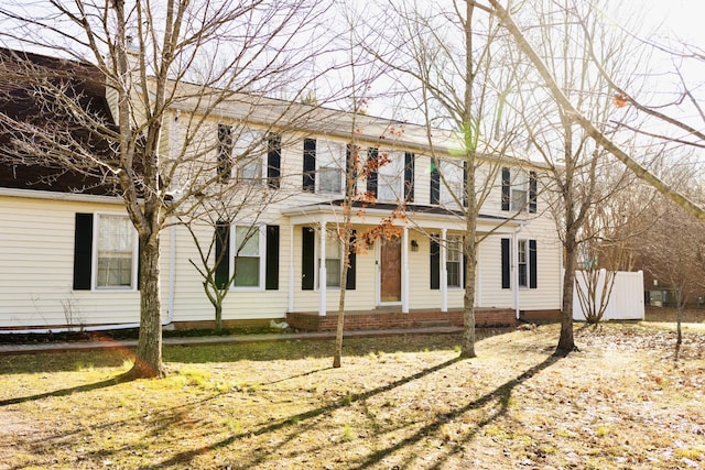 colonial home featuring a front yard