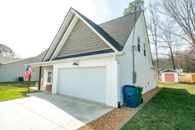 view of side of property featuring a yard