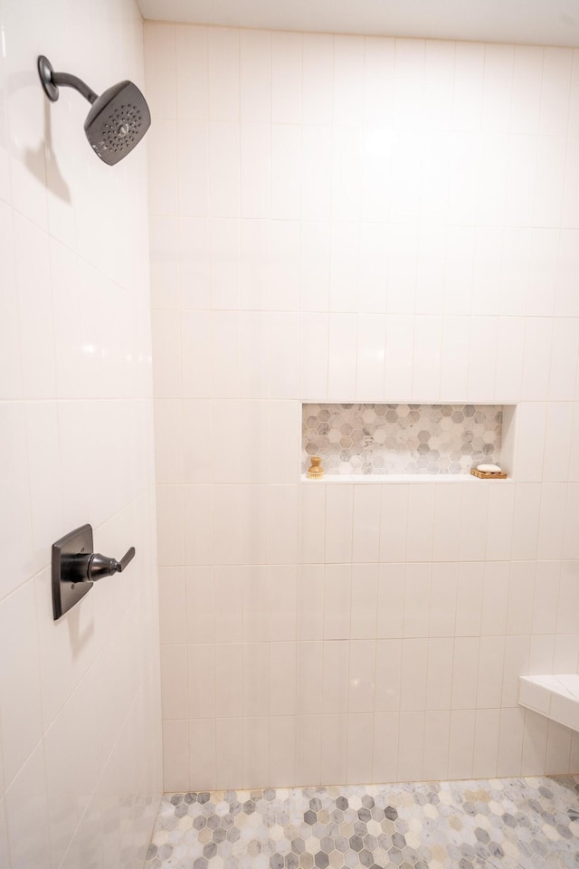 bathroom featuring tiled shower