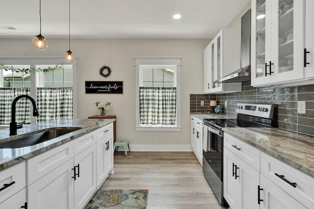 852 Pine Grove Rd, Ringgold, GA 30736 - kitchen featuring electric range, a sink, healthy amount of natural light, baseboards, and recessed lighting