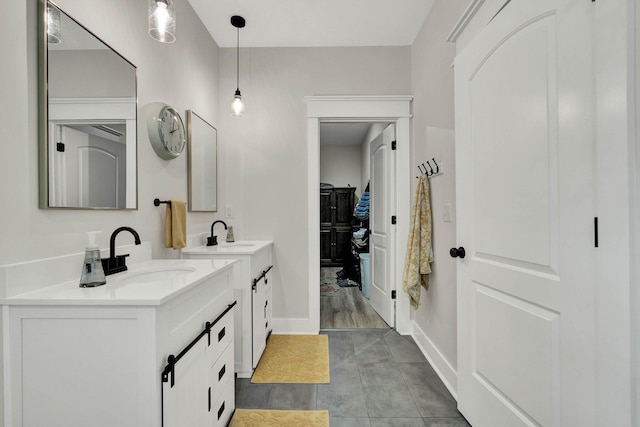 852 Pine Grove Rd, Ringgold, GA 30736 - full bath featuring two vanities and baseboards