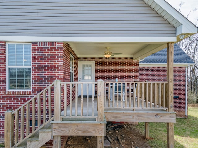 property entrance featuring ceiling fan