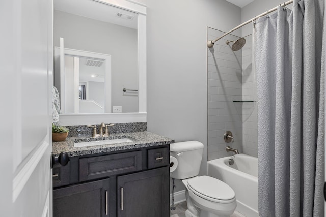 full bathroom featuring visible vents, baseboards, shower / bath combo, toilet, and vanity