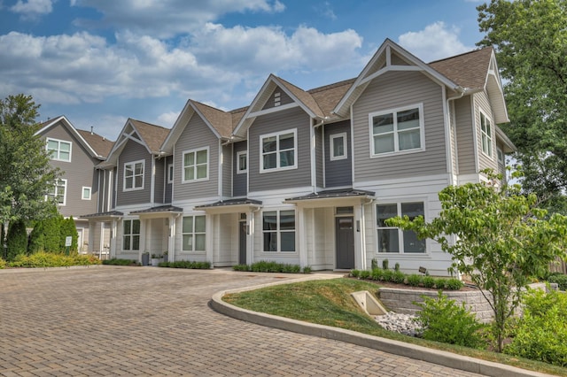 view of front of home with decorative driveway