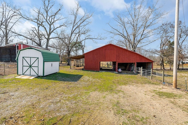 view of outdoor structure with fence and an outdoor structure