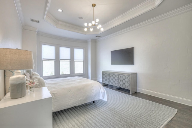 bedroom with dark wood-style flooring, a notable chandelier, a raised ceiling, visible vents, and baseboards