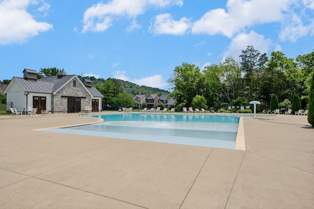 315 Gulfstream Dr, Gallatin, TN 37066 - community pool with a patio area