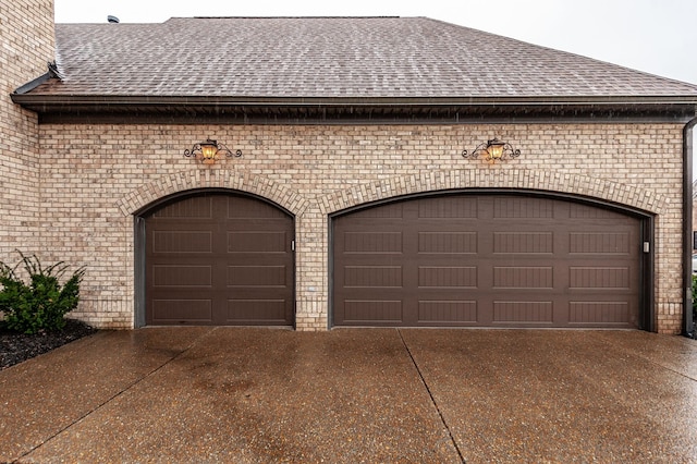 1225 Chloe Dr, Gallatin, TN 37066 - garage with concrete driveway