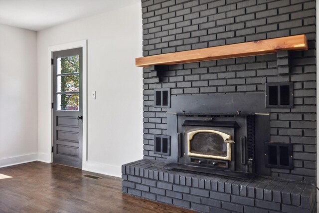 room details with baseboards, visible vents, and wood finished floors